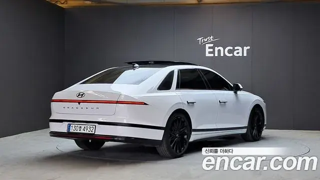 Hyundai Grandeur Hybrid 2023 — ფოტო 21/34