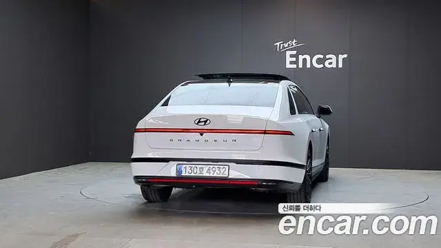 Hyundai Grandeur Hybrid 2023 — ფოტო 19/34