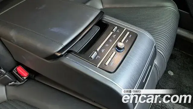 Hyundai Grandeur Hybrid 2023 — ფოტო 20/34
