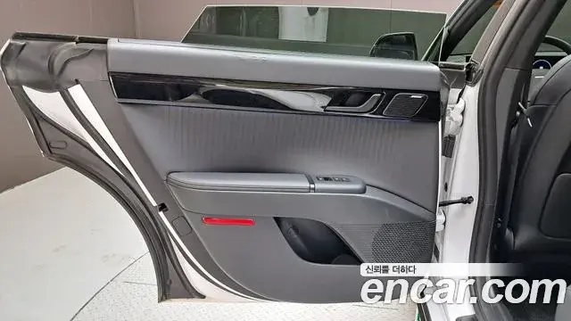 Hyundai Grandeur Hybrid 2023 — ფოტო 22/34