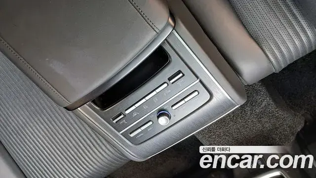 Hyundai Grandeur Hybrid 2023 — ფოტო 15/34