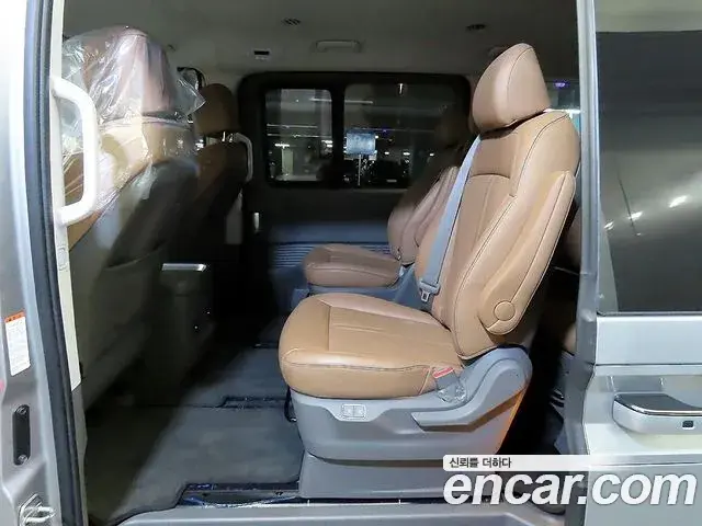 Hyundai Staria 2021 — ფოტო 9/20