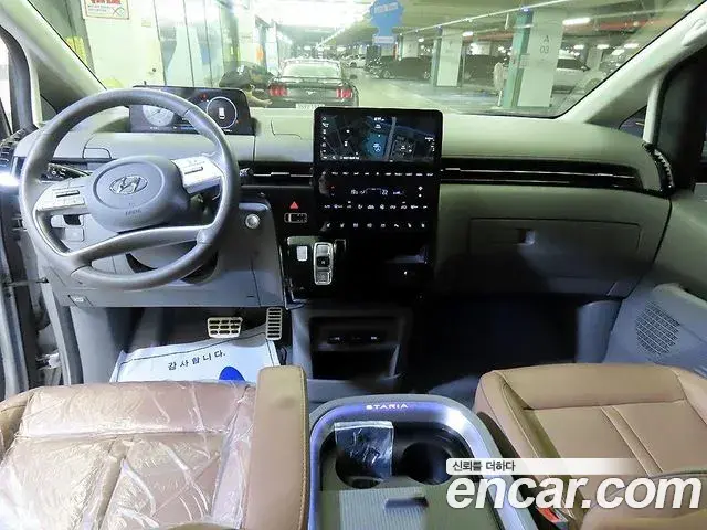 Hyundai Staria 2021 — ფოტო 1/20