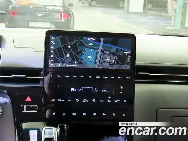 Hyundai Staria 2021 — ფოტო 19/20