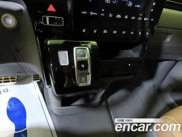Hyundai Staria 2021 — ფოტო 18/20