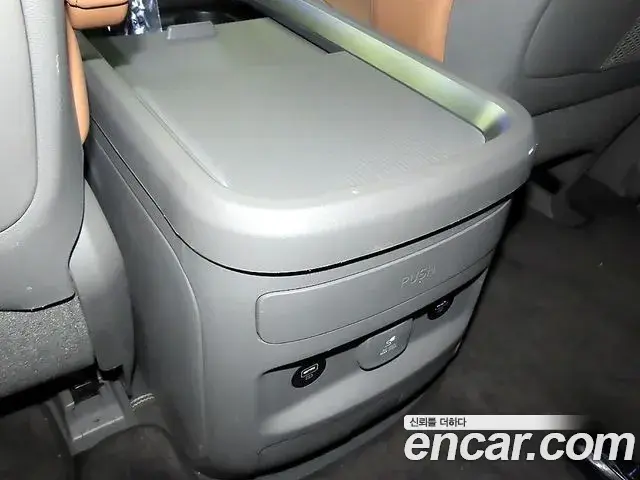 Hyundai Staria 2021 — ფოტო 7/20