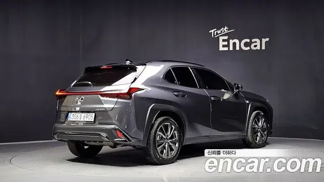 Lexus UX300h 2026 — Photo 28/31