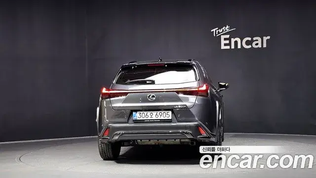 Lexus UX300h 2026 — Photo 16/31