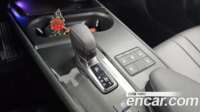 Lexus UX300h 2026 — Photo 10/31
