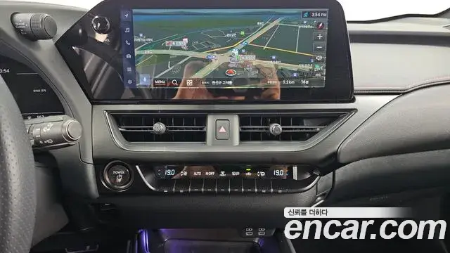 Lexus UX300h 2026 — Photo 11/31