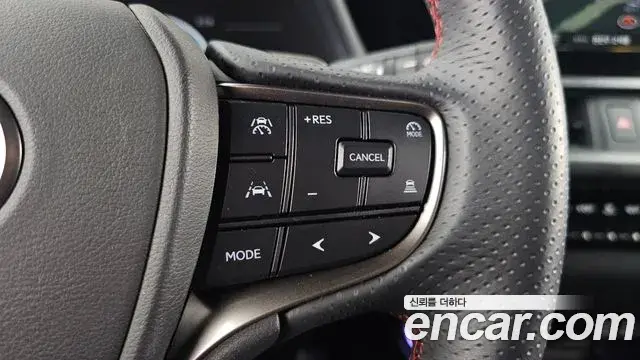 Lexus UX300h 2026 — Photo 20/31