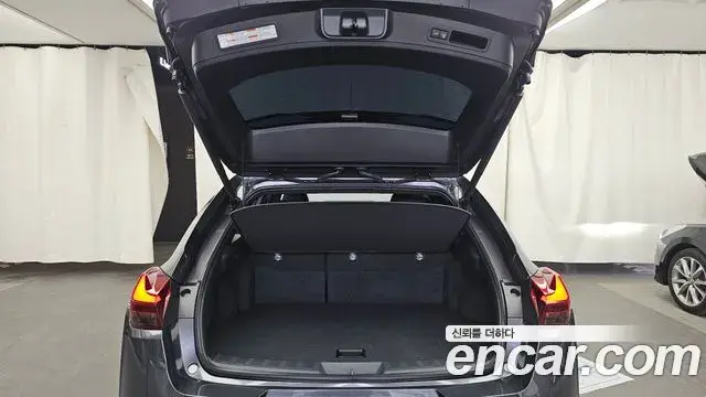 Lexus UX300h 2026 — Photo 17/31