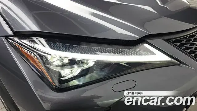Lexus UX300h 2026 — Photo 3/31