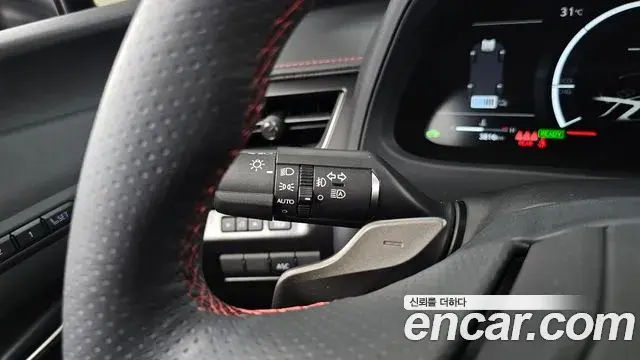 Lexus UX300h 2026 — Photo 1/31