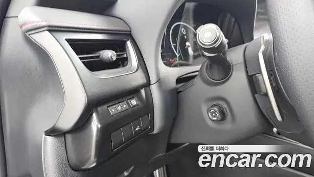Lexus UX300h 2026 — Photo 21/31