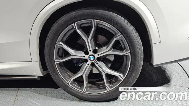 BMW X5 2023 — ფოტო 17/32