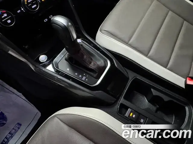 Volkswagen T-Roc 2022 — ფოტო 6/20
