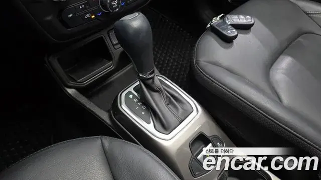 Jeep Renegade 2020 — Şəkil 14/32