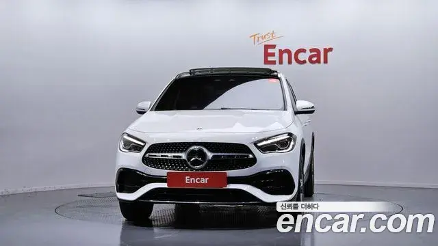 Mercedes-Benz GLA-Class 2023 — ფოტო 16/20