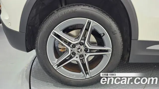 Mercedes-Benz GLA-Class 2023 — ფოტო 11/20