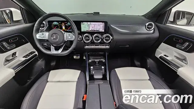 Mercedes-Benz GLA-Class 2023 — ფოტო 14/20