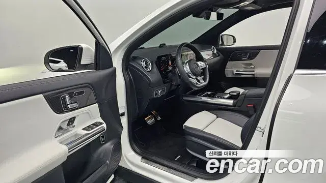 Mercedes-Benz GLA-Class 2023 — ფოტო 19/20