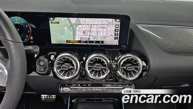 Mercedes-Benz GLA-Class 2023 — ფოტო 15/20