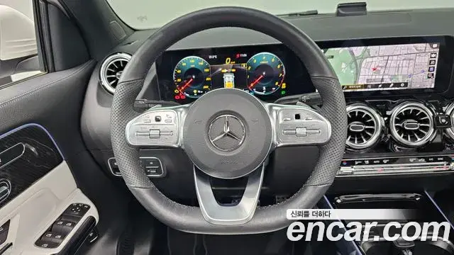 Mercedes-Benz GLA-Class 2023 — ფოტო 13/20
