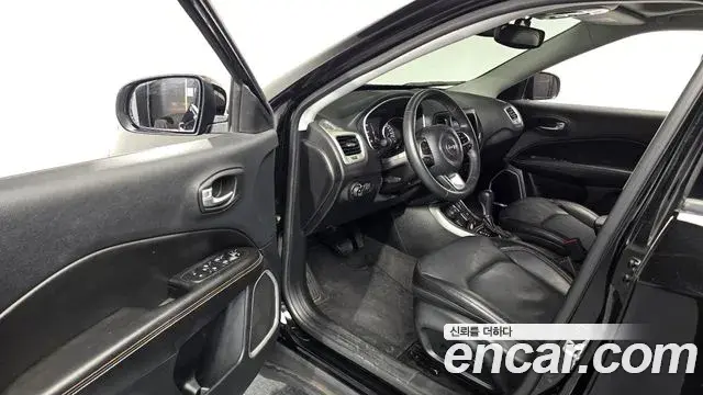 Jeep Compass 2018 — Photo 13/30