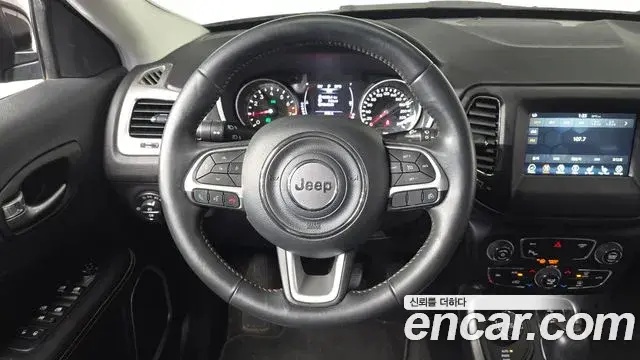 Jeep Compass 2018 — Photo 11/30