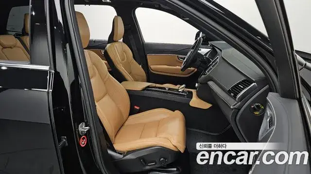 Volvo XC90 2022 — Photo 6/38
