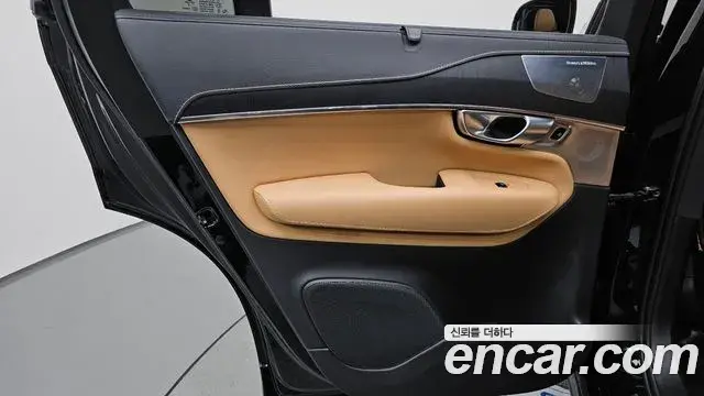 Volvo XC90 2022 — Photo 8/38