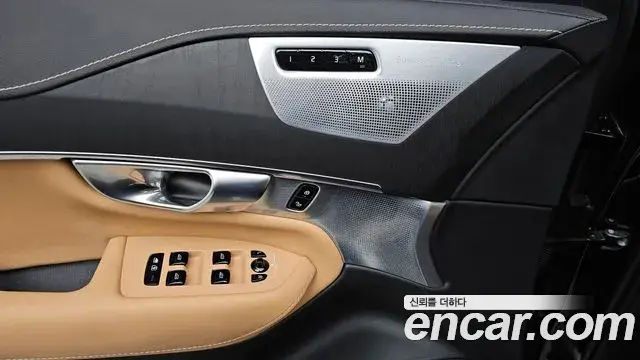 Volvo XC90 2022 — Photo 20/38