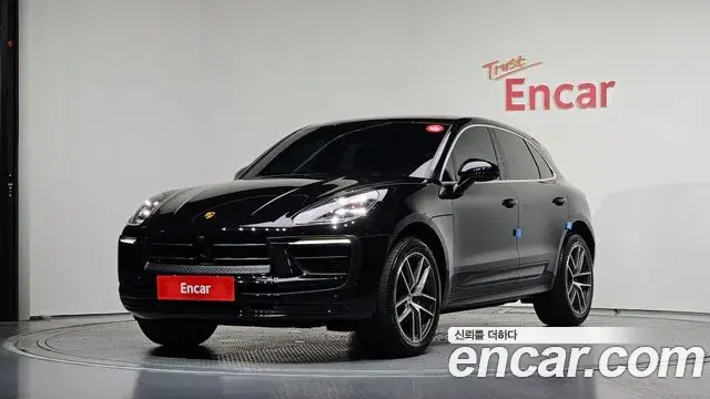 Porsche Macan 2023 — Фото 1/20