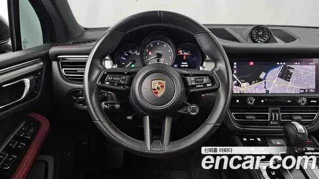 Porsche Macan 2023 — Фото 13/20