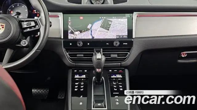 Porsche Macan 2023 — Фото 14/20