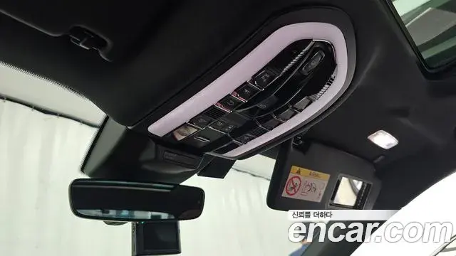 Porsche Macan 2023 — Photo 31/34