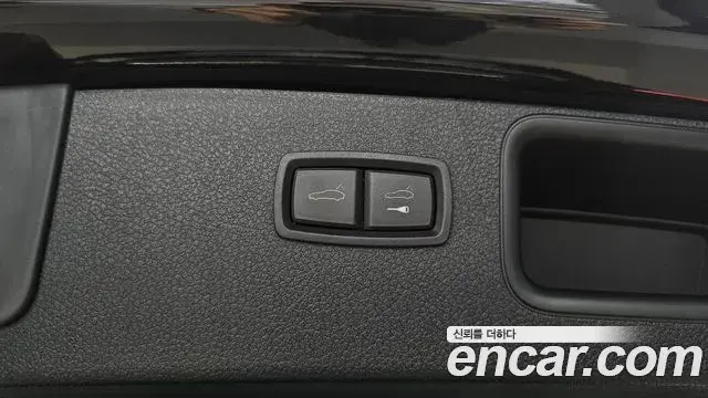 Porsche Macan 2023 — Photo 12/34