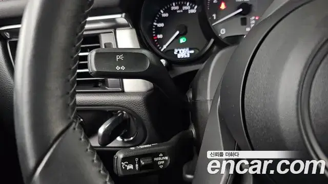 Porsche Macan 2023 — Photo 16/34