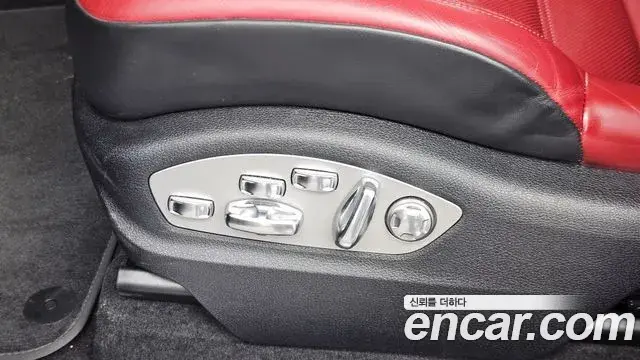 Porsche Macan 2023 — Photo 26/34