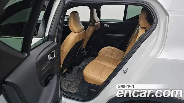 Volvo XC40 2021 — Şəkil 18/20
