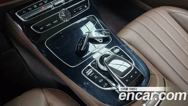 Mercedes-Benz E-Class 2019 — Фото 9/20