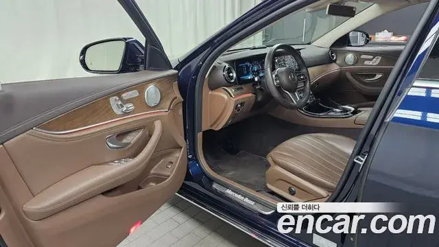 Mercedes-Benz E-Class 2019 — Фото 10/20