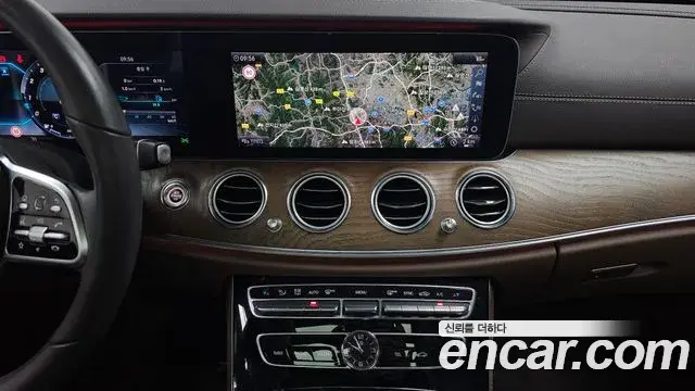 Mercedes-Benz E-Class 2019 — Фото 12/20