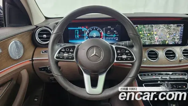 Mercedes-Benz E-Class 2019 — Фото 13/20