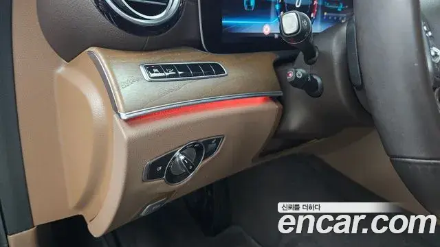 Mercedes-Benz E-Class 2019 — Фото 20/20