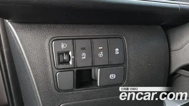 Hyundai Staria 2023 — Фото 13/20