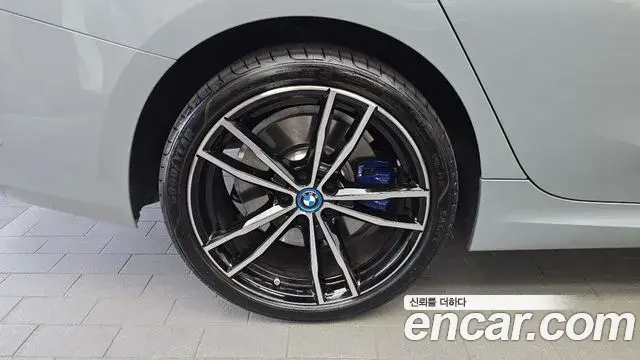 BMW 3 Series 2023 — Photo 19/20
