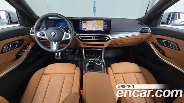 BMW 3 Series 2023 — Photo 12/20