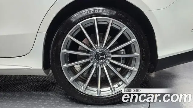 Mercedes-Benz AMG GT 2021 — ფოტო 1/32